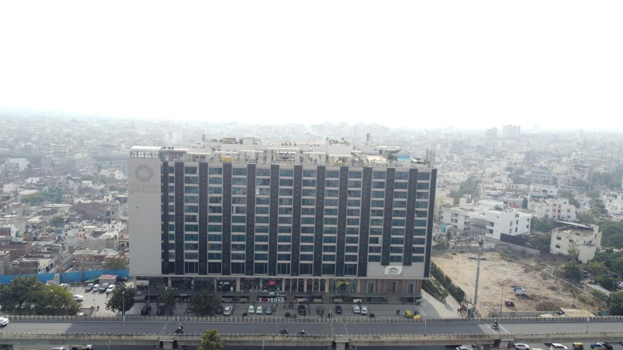 The Grand Hotel Τζαϊπούρ Εξωτερικό φωτογραφία